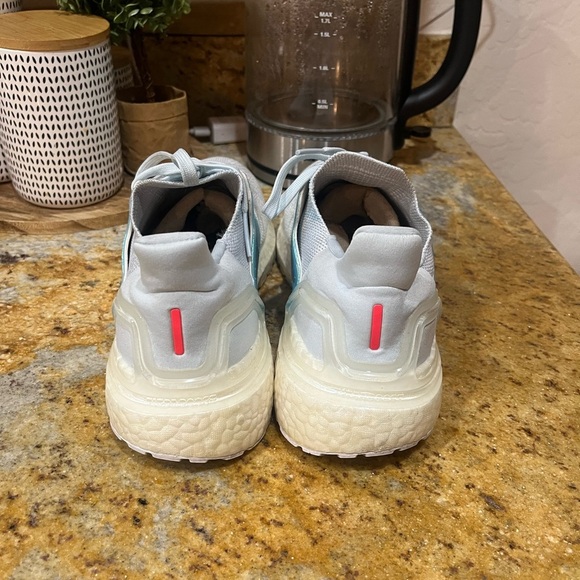 Adidas Ultraboost PrimeBlue size 9 - Picture 4 of 8